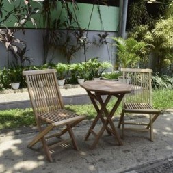 Ensemble de jardin en teck 2 places - 1 table + 2 chaises (deee1€)